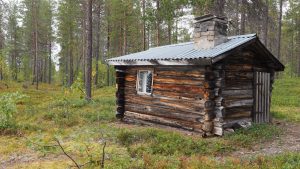 Bauen in Lappland - kleines, altes Haus in Schweden