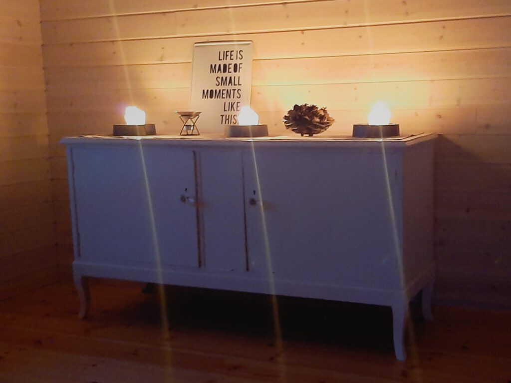 Secondhand Kommode mit Lichteffekt