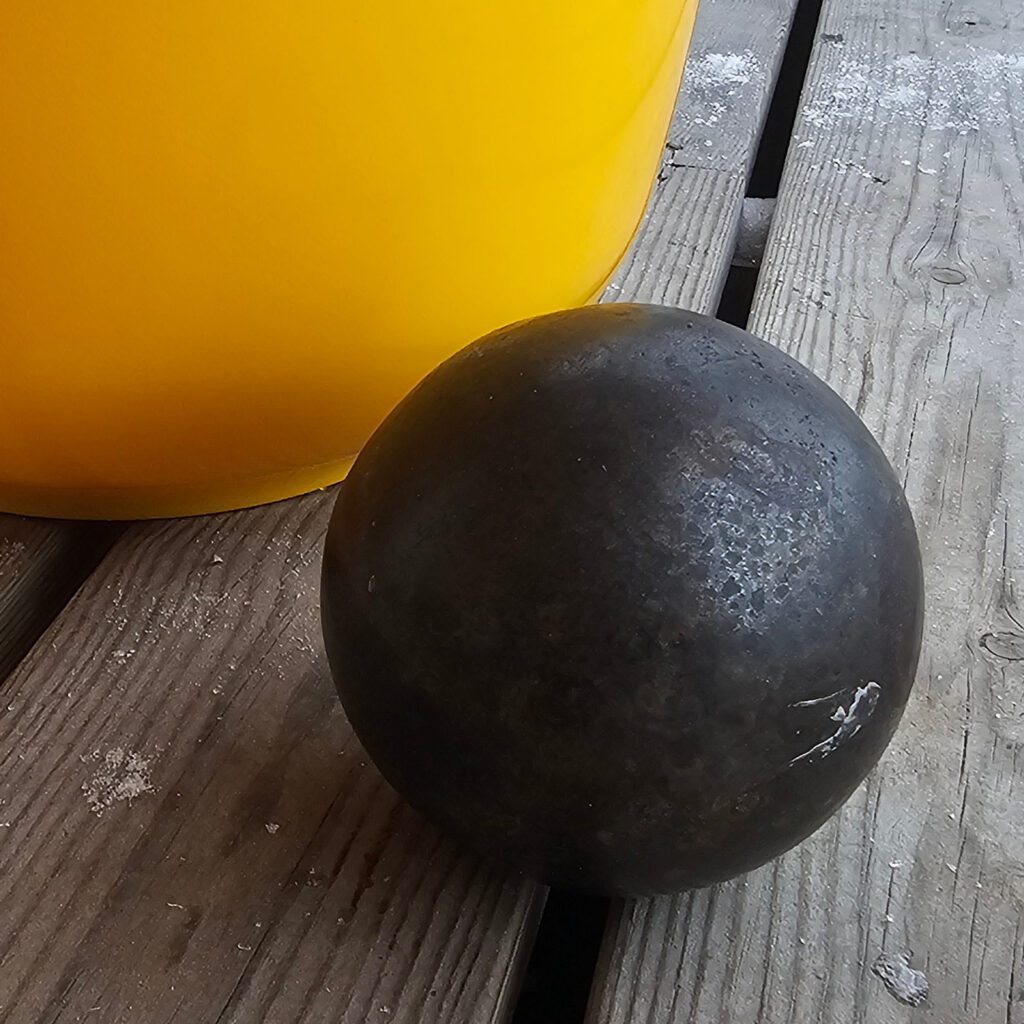 Gammelfarmor Ebbas Kanonenkugel für Senf