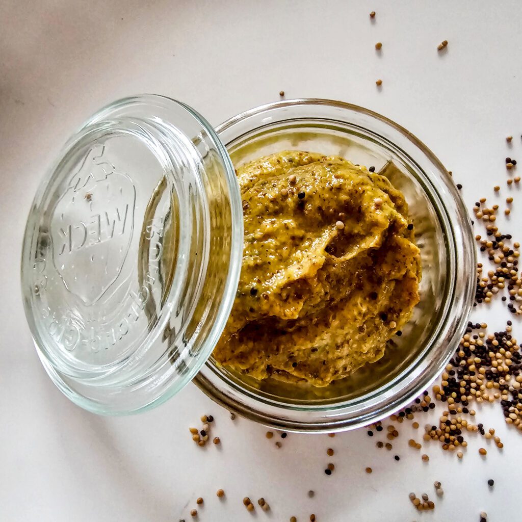 Sötstark senap süßscharfer Senf im Glas