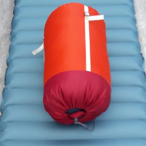 Schlafsack und Luftmatratze fürs Zelt